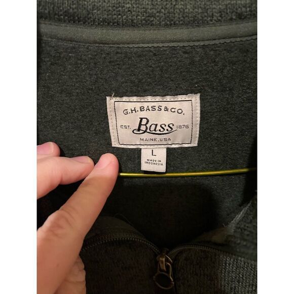 G.H. Bass & Co dark Green Light weight sweater vest size Large with pockets - Picture 7 of 7